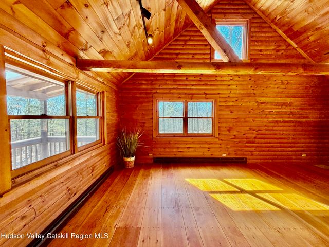 380 Easy Street, Catskill, NY 12414