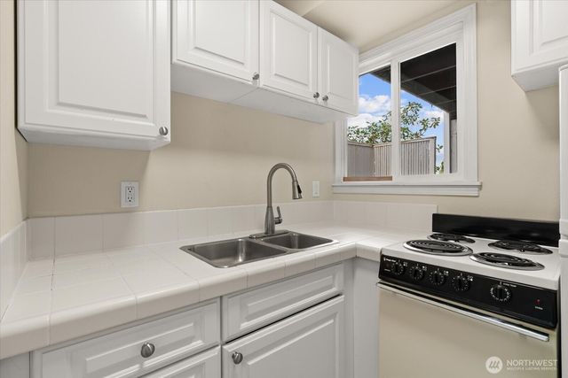 944 Maple Street, Edmonds, WA 98020