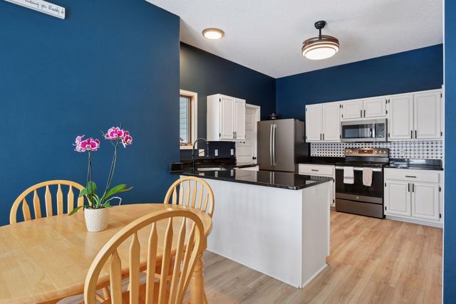 20911 Jameswood Court, Lakeville, MN 55044