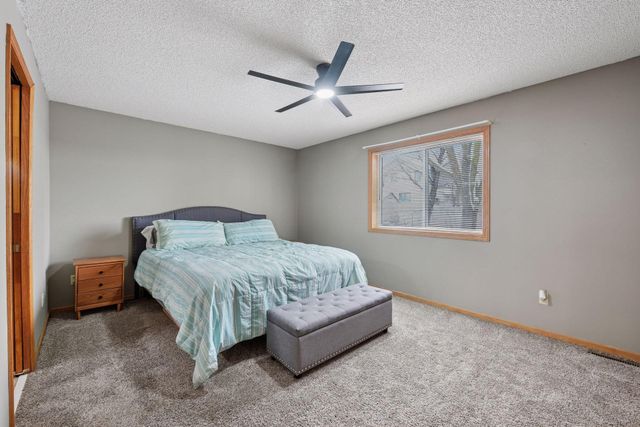 20911 Jameswood Court, Lakeville, MN 55044