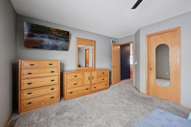 20911 Jameswood Court, Lakeville, MN 55044