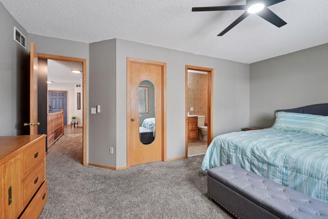 20911 Jameswood Court, Lakeville, MN 55044