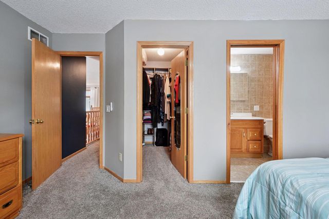 20911 Jameswood Court, Lakeville, MN 55044