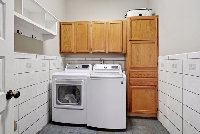 20911 Jameswood Court, Lakeville, MN 55044