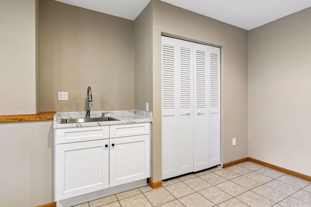 20911 Jameswood Court, Lakeville, MN 55044