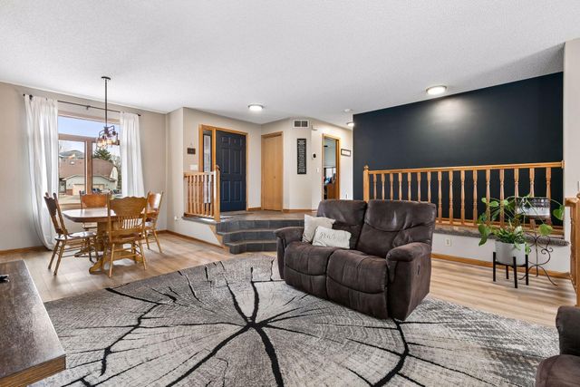 20911 Jameswood Court, Lakeville, MN 55044