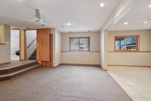 20911 Jameswood Court, Lakeville, MN 55044