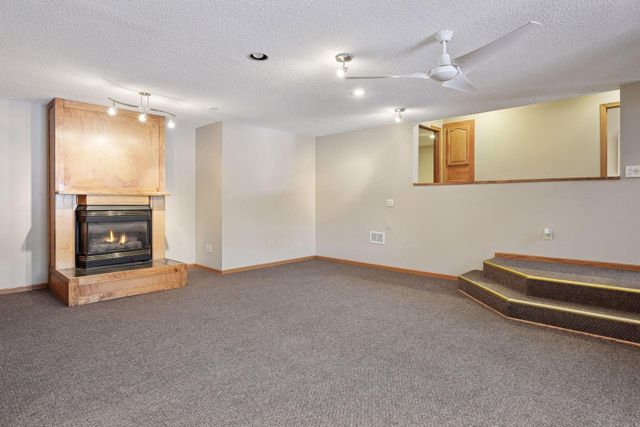 20911 Jameswood Court, Lakeville, MN 55044