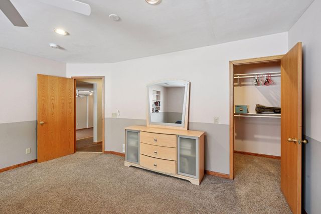 20911 Jameswood Court, Lakeville, MN 55044