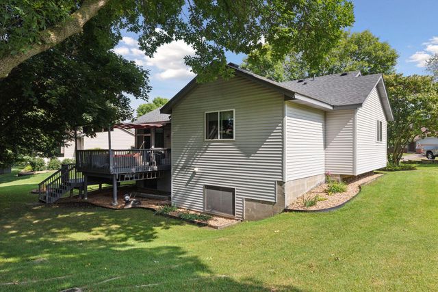 20911 Jameswood Court, Lakeville, MN 55044