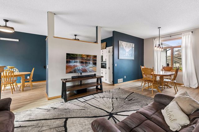 20911 Jameswood Court, Lakeville, MN 55044