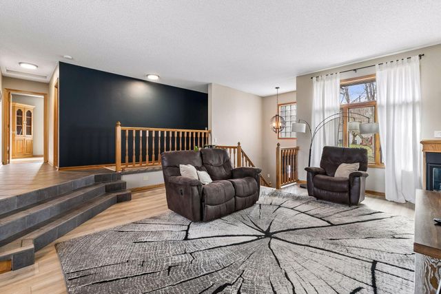 20911 Jameswood Court, Lakeville, MN 55044