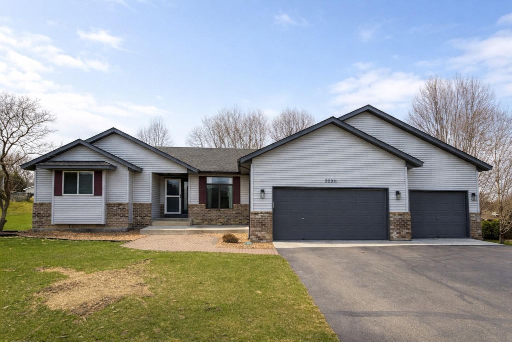 20911 Jameswood Court, Lakeville, MN 55044
