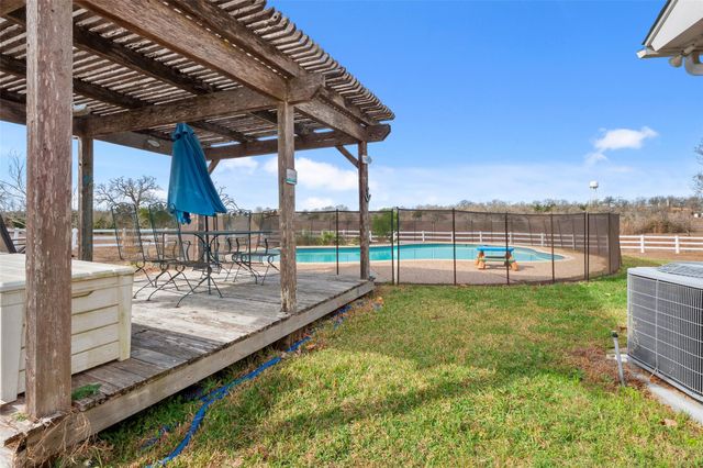 681 Leisure LN, Cedar Creek, TX 78612