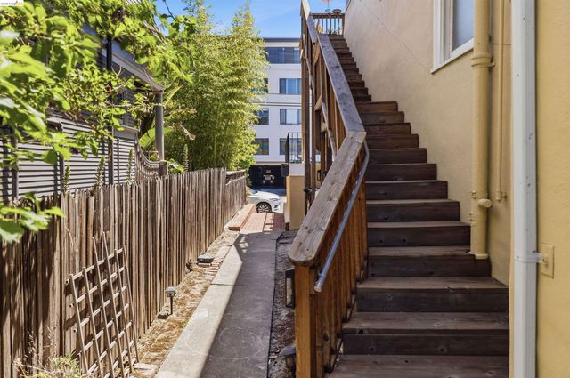 339 Hanover Ave, Oakland, CA 94606