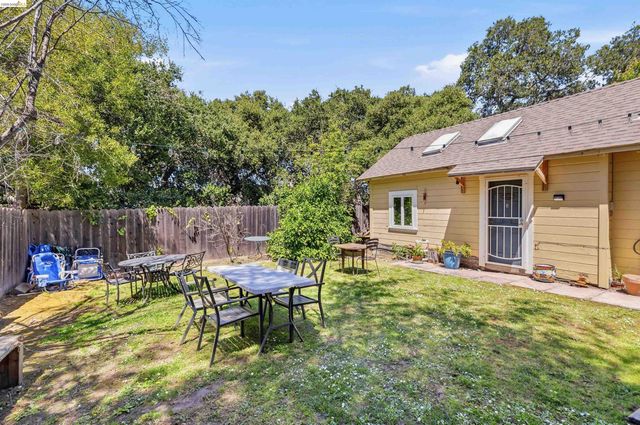 339 Hanover Ave, Oakland, CA 94606
