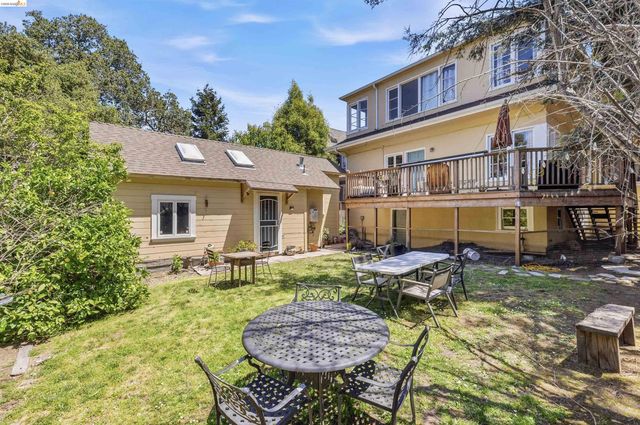 339 Hanover Ave, Oakland, CA 94606