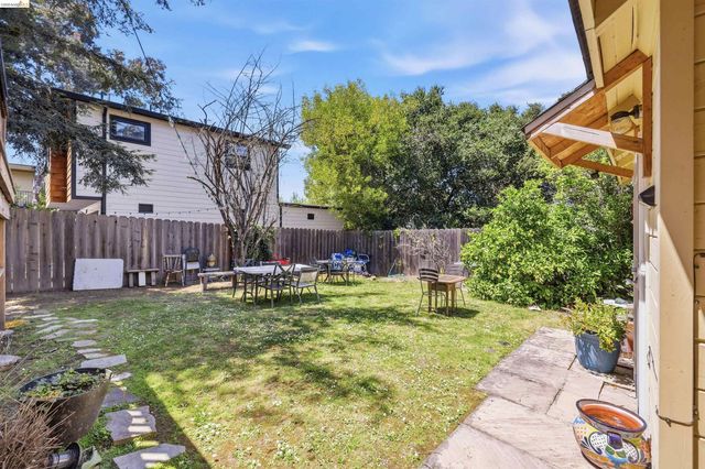 339 Hanover Ave, Oakland, CA 94606