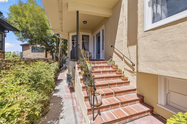 339 Hanover Ave, Oakland, CA 94606