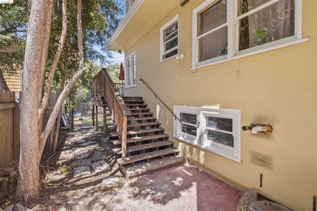 339 Hanover Ave, Oakland, CA 94606