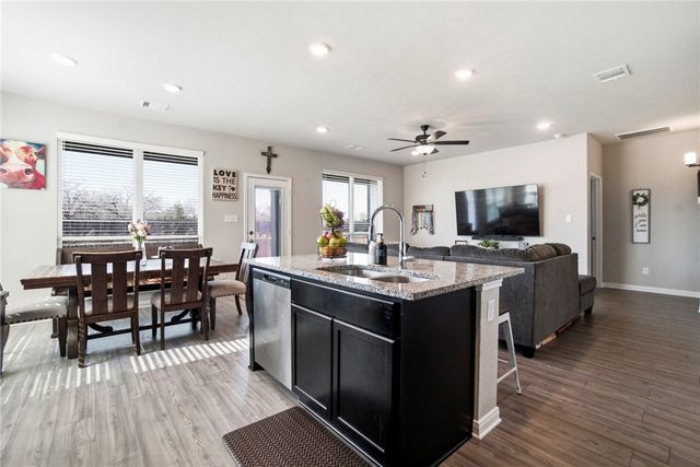 1318 Kingsgate Drive, Bryan, TX 77807