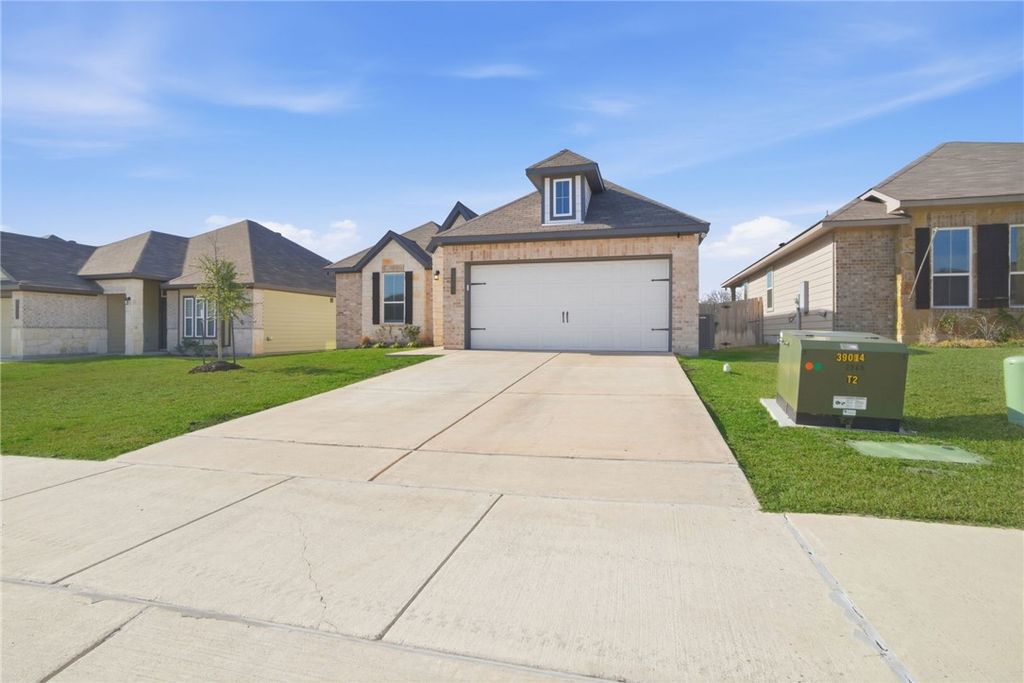 1318 Kingsgate Drive, Bryan, TX 77807