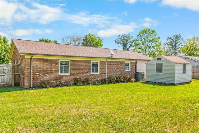 143 Jenny Lane, Pilot Mountain, NC 27041