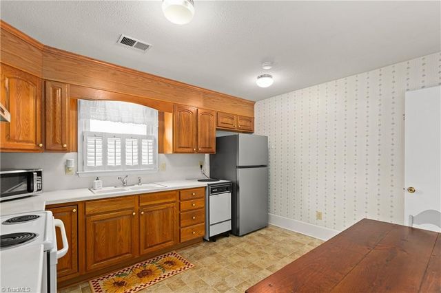 143 Jenny Lane, Pilot Mountain, NC 27041