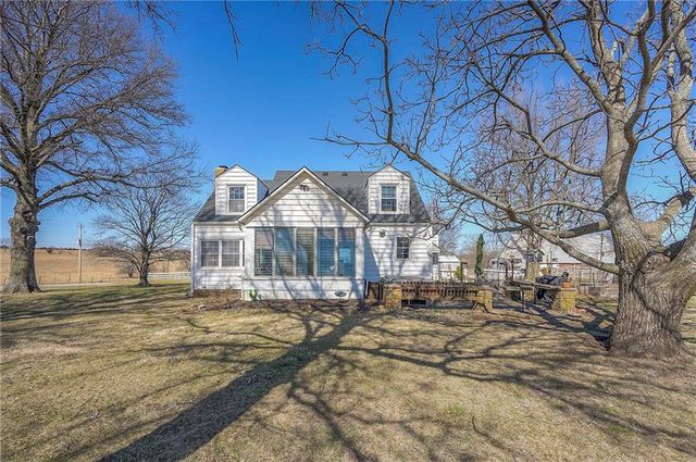 27615 Block Road, Paola, KS 66071