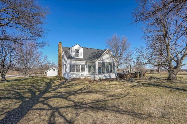 27615 Block Road, Paola, KS 66071