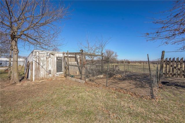 27615 Block Road, Paola, KS 66071