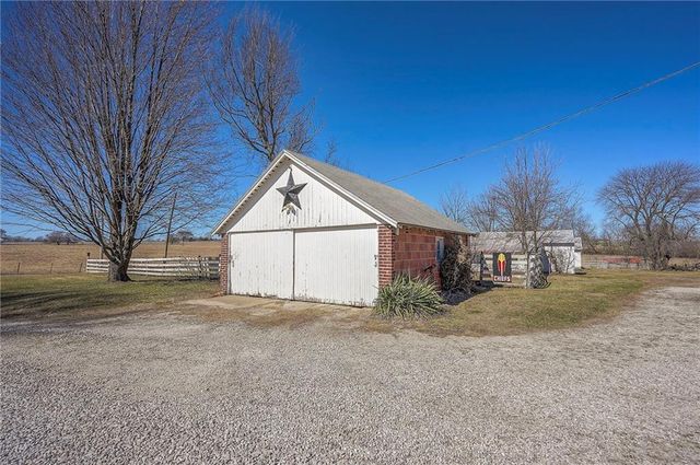 27615 Block Road, Paola, KS 66071