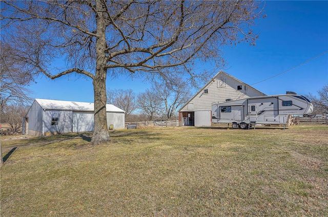 27615 Block Road, Paola, KS 66071