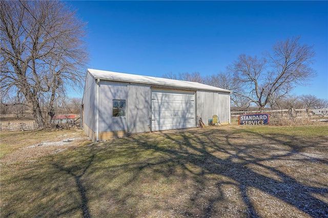 27615 Block Road, Paola, KS 66071