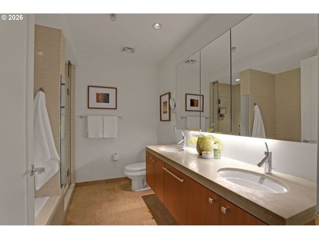 841 S GAINES St 1600, Portland, OR 97239