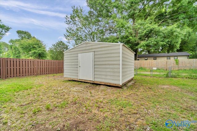 315 Bobwhite Drive SW, Decatur, AL 35601