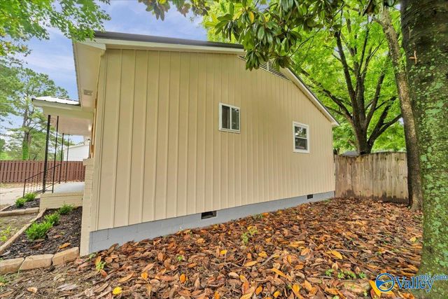 315 Bobwhite Drive SW, Decatur, AL 35601