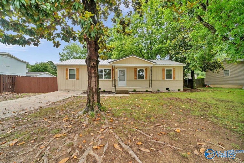315 Bobwhite Drive SW, Decatur, AL 35601
