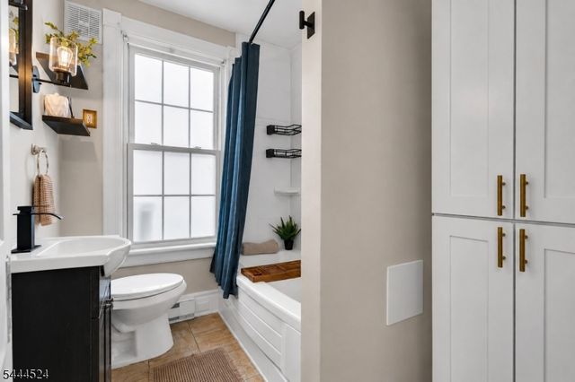 266 Main St, Readington Twp., NJ 08889