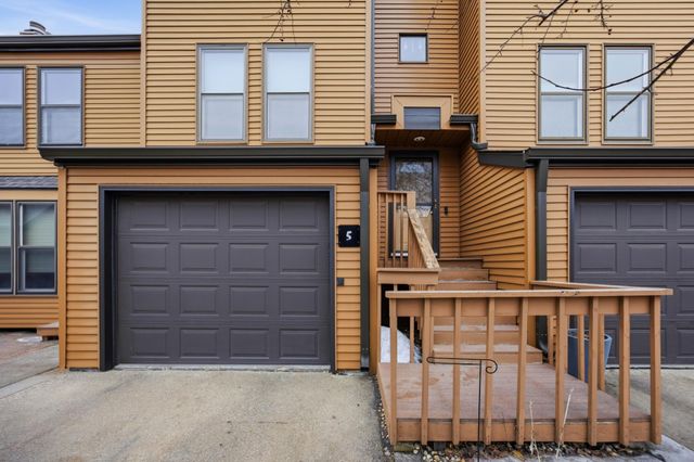 1415 W Gateway Circle S 5, Fargo, ND 58103