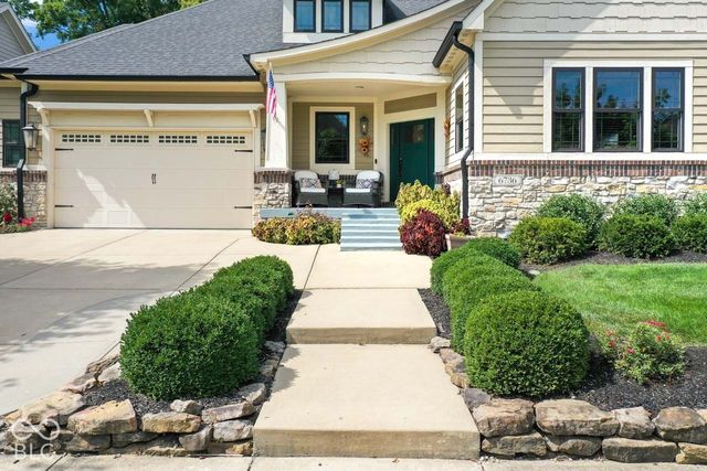 6736 W Stonegate Drive, Zionsville, IN 46077