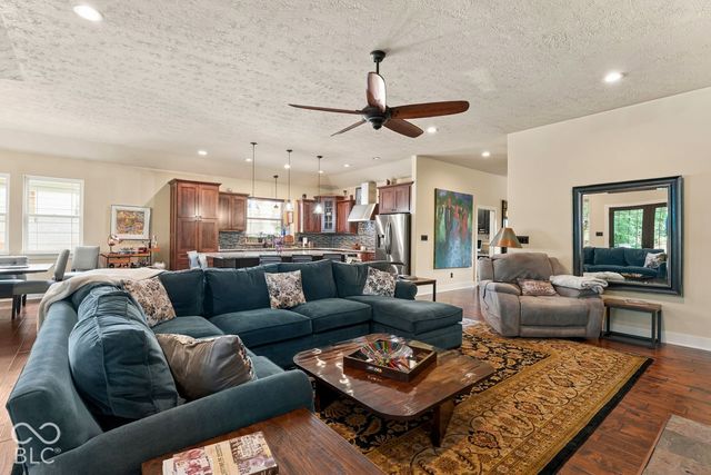 6736 W Stonegate Drive, Zionsville, IN 46077