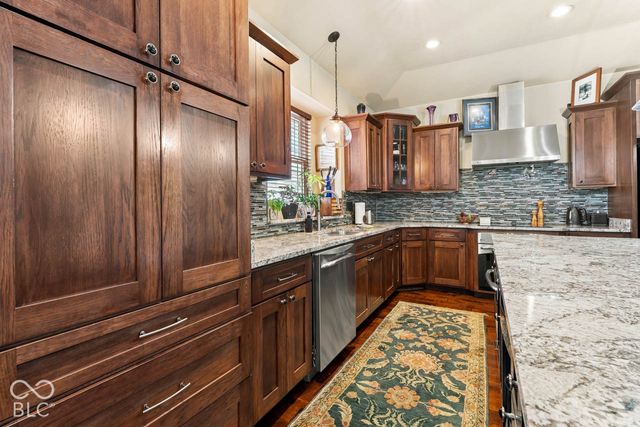 6736 W Stonegate Drive, Zionsville, IN 46077