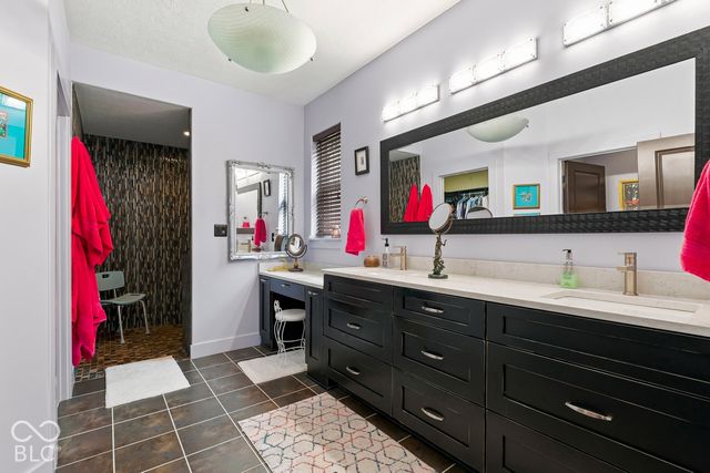 6736 W Stonegate Drive, Zionsville, IN 46077