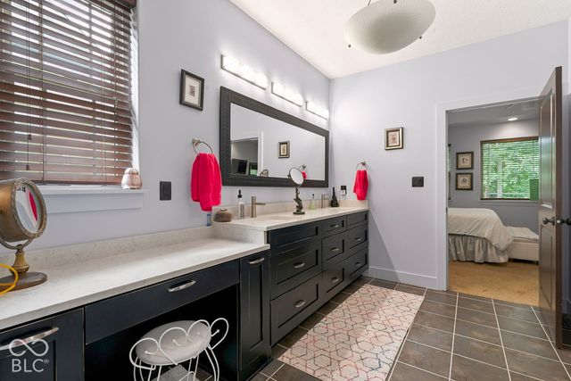 6736 W Stonegate Drive, Zionsville, IN 46077