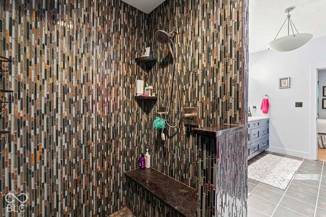6736 W Stonegate Drive, Zionsville, IN 46077