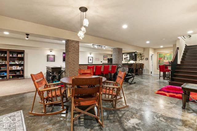6736 W Stonegate Drive, Zionsville, IN 46077