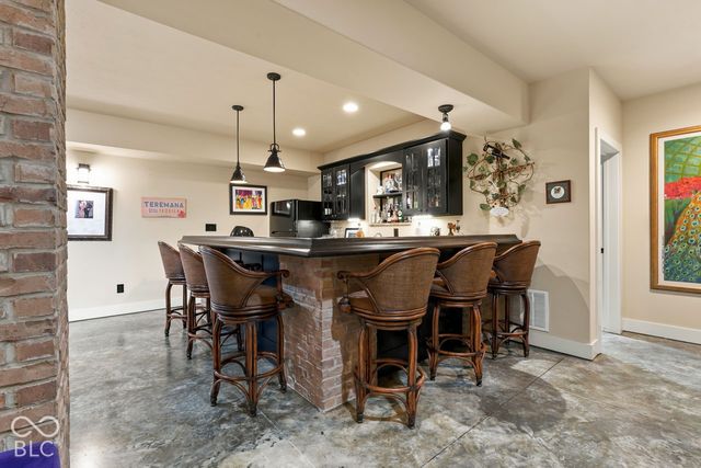 6736 W Stonegate Drive, Zionsville, IN 46077