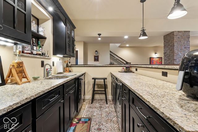6736 W Stonegate Drive, Zionsville, IN 46077