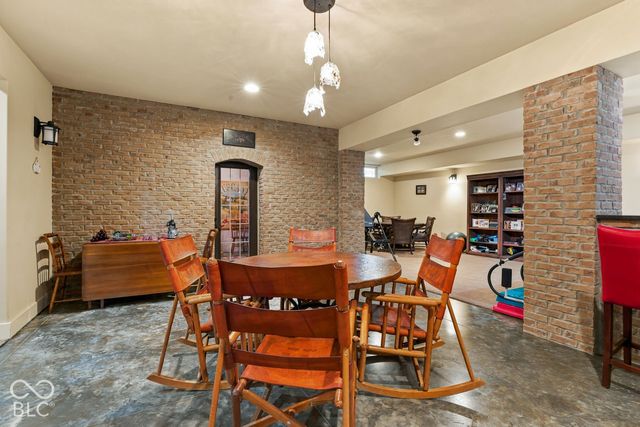 6736 W Stonegate Drive, Zionsville, IN 46077